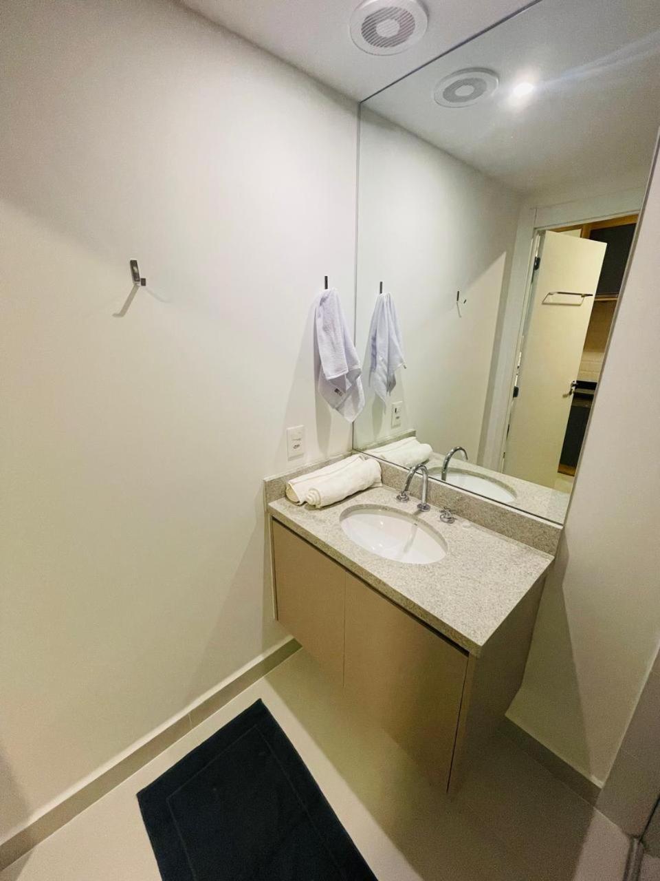 De Luxo, Ao Lado Do Metro Apartamento *